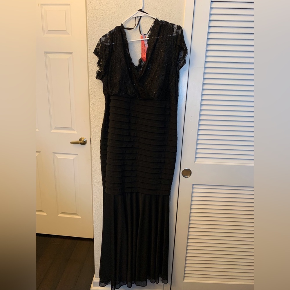 Beautiful like-new BETSY&ADAM black with black lace formal dress